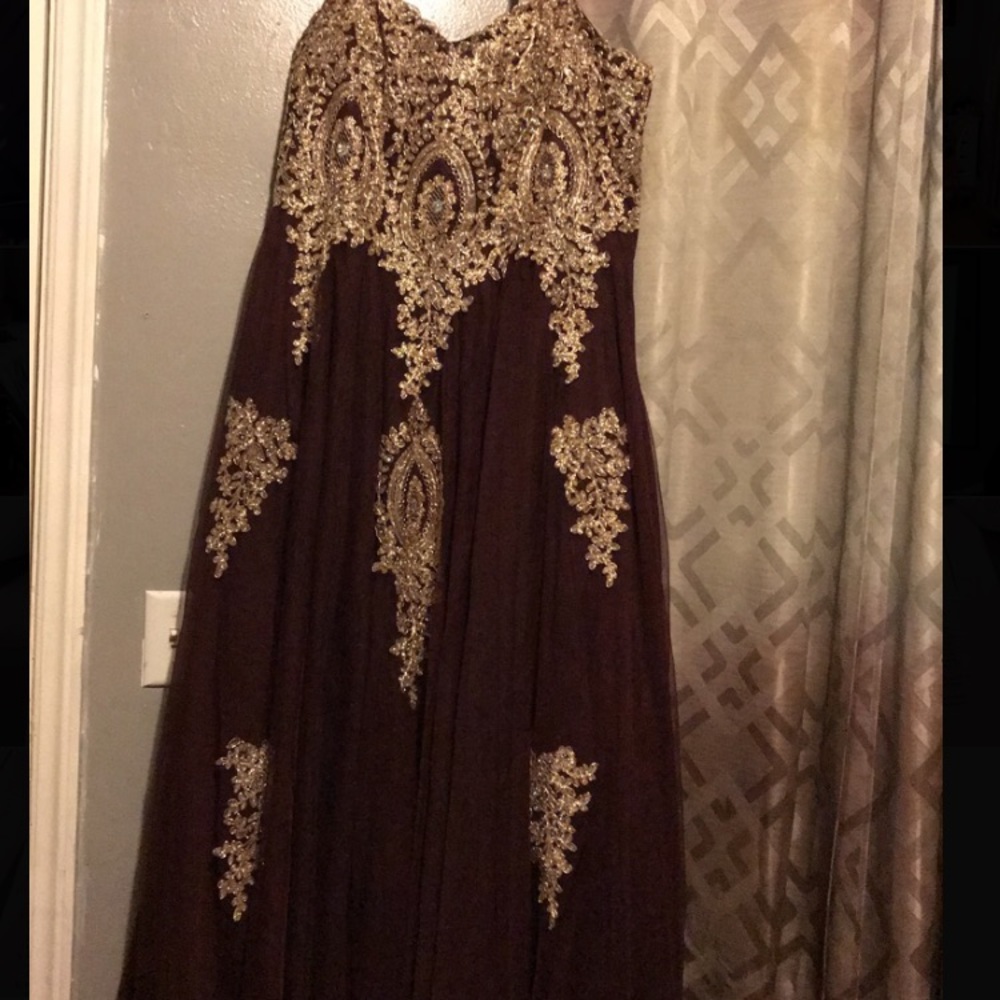 Gorgeous dress wine color #sponsorMacy